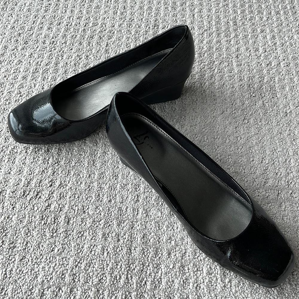 LifeStride patent leather wedge shoe, size 7